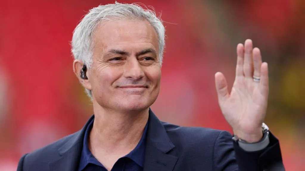 Which person would say not to this Portuguese giant? - Mourinho touches down for negotiations