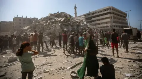 Escalated Aerial Offensive Unfolds in the Gaza Strip